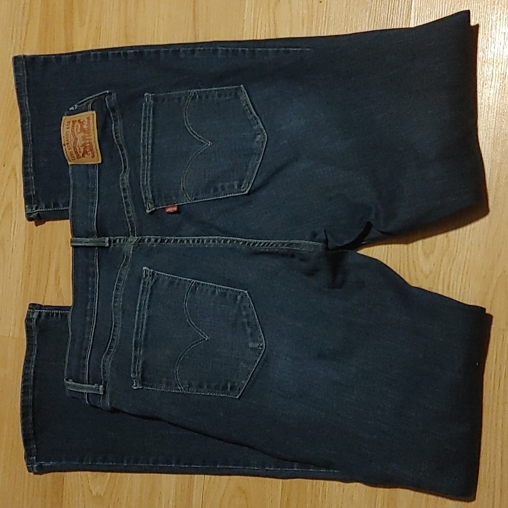 315 Levi's Shaping Bootcut Jeans